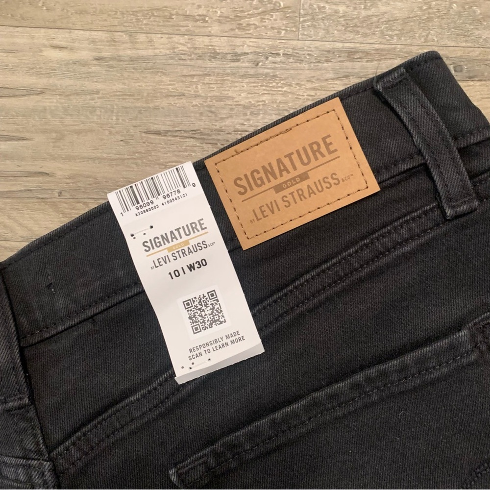Levi’s Signature Gold Vintage Inspired 90s Mom Jeans High Waisted Distressed - Picture 12 of 12